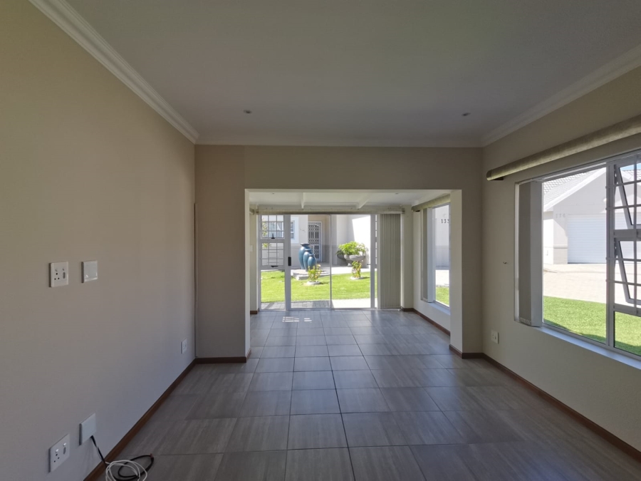 1 Bedroom Property for Sale in Heiderand Western Cape